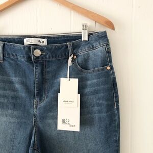 1822 Denim Women's 25" High Rise Scalloped Crop Jean in Jayden.